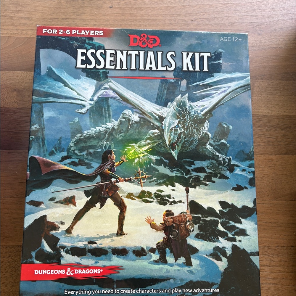 NIB UNOPENED Dungeons & Dragons Essentials Kit – Blue Adventure Box